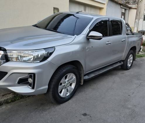 TOYOTA HILUX 2.7 SR 4X2 CD 16V FLEX 4P AUTOMÁTICO TOYOTA HILUX 2.7 SR 4X2 CD 16V FLEX 4P AUTOMÁTICO